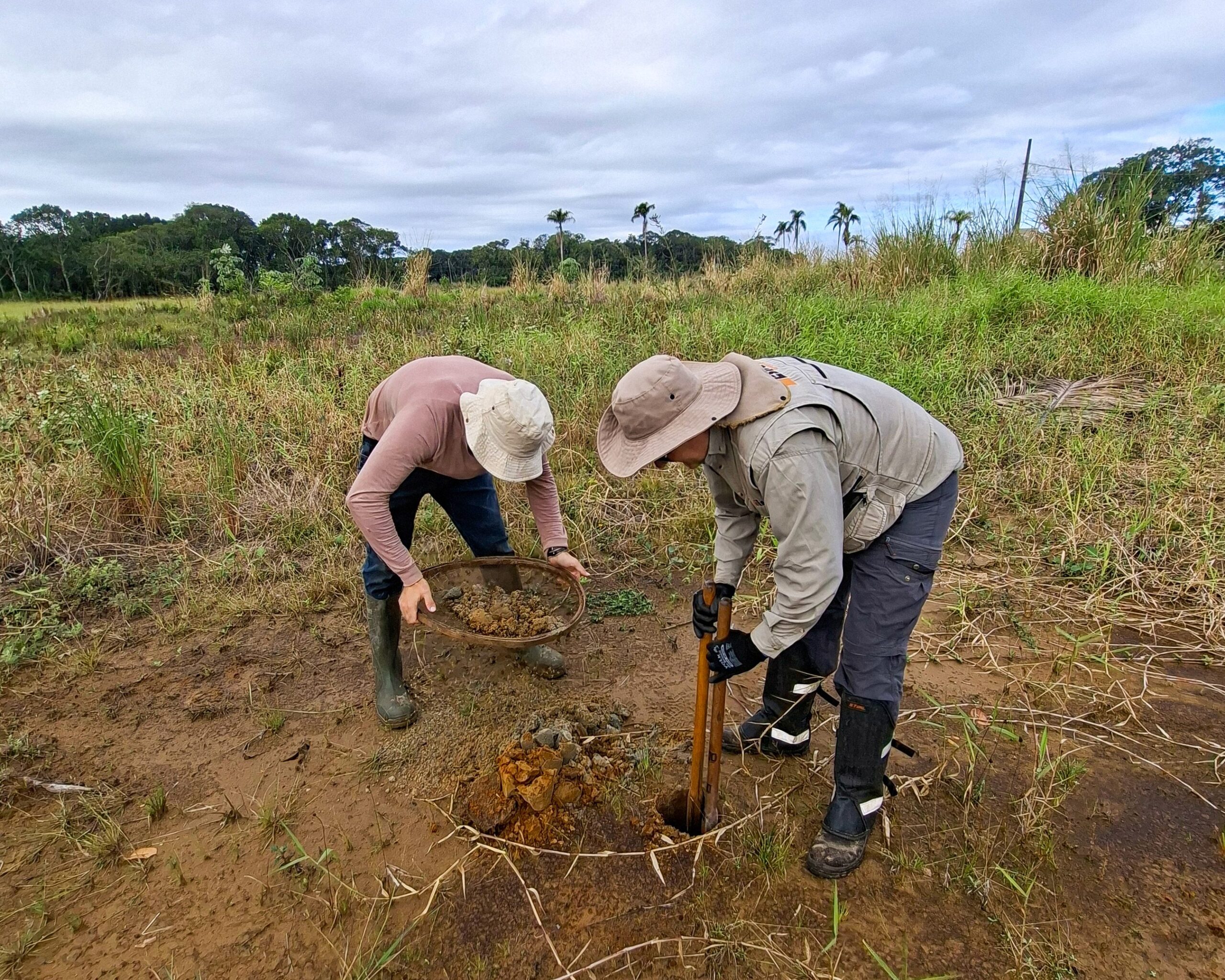 Estudo arqueológico no município de Itapoá/SC